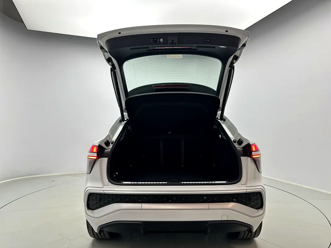 AUDI Q3 Other 2026 - photo 6 - Import Émirats | International Cars