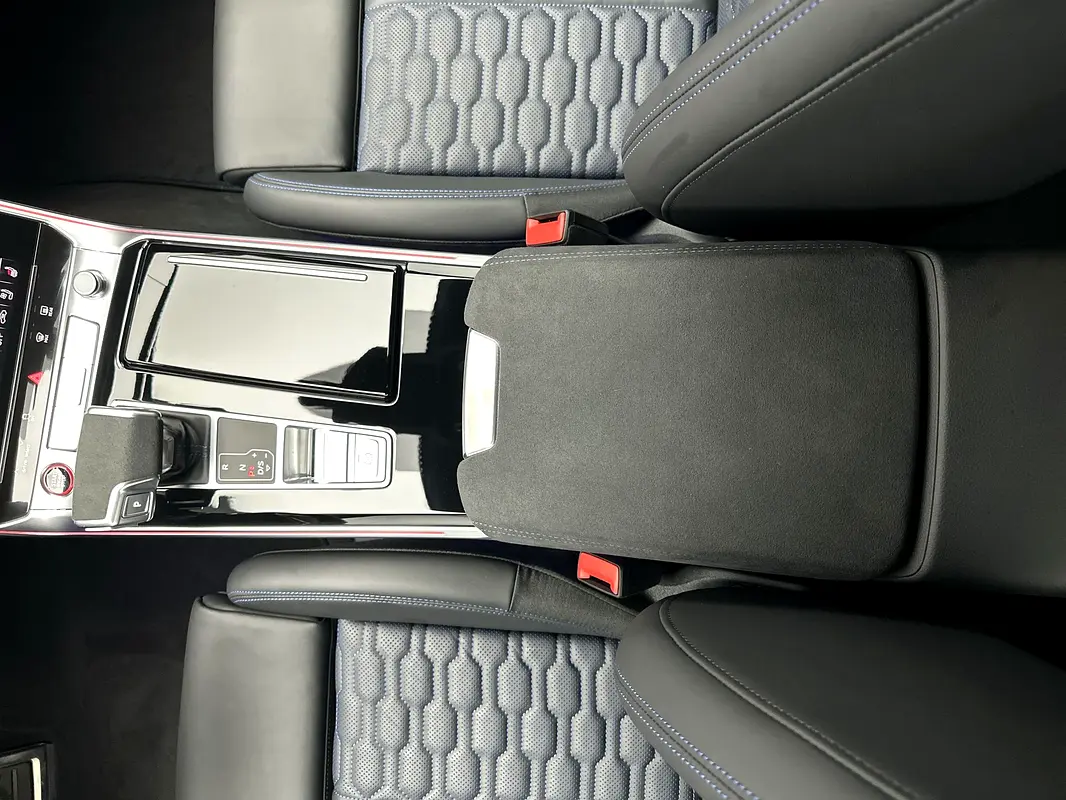 AUDI S6/RS6 Other 2024 - photo 9 - Import Émirats | International Cars