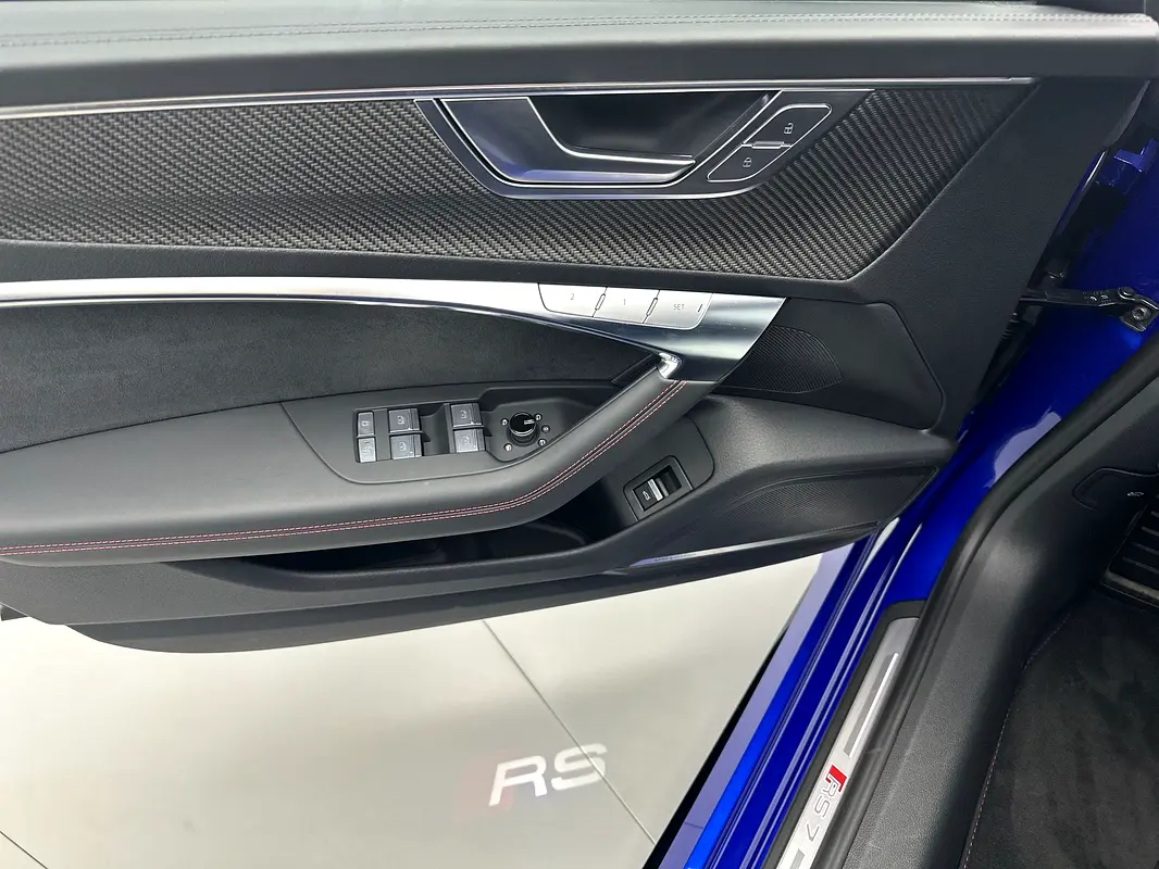 AUDI S7/RS7 4.0 TFSI quattro 2023 - photo 8 - Import Émirats | International Cars