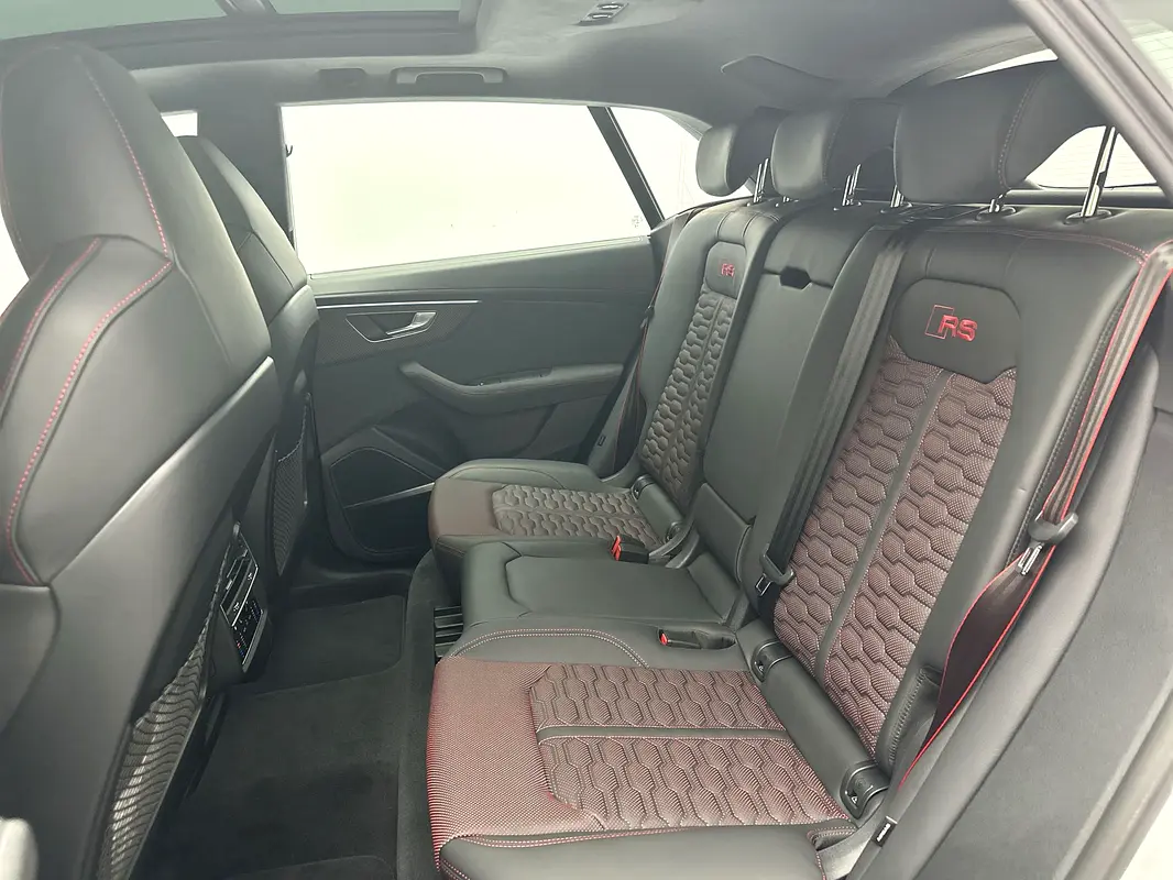 AUDI RS Q8 Carbon Black Edition 2025 - photo 10 - Import Émirats | International Cars