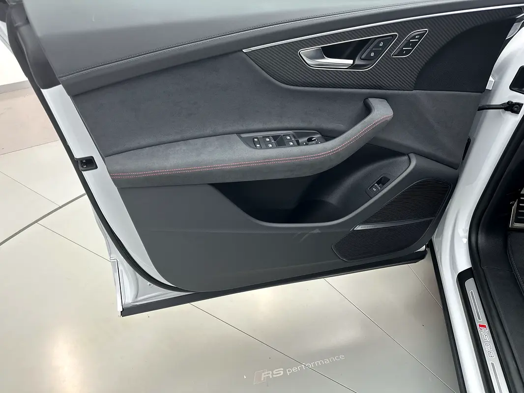 AUDI RS Q8 Carbon Black Edition 2025 - photo 11 - Import Émirats | International Cars