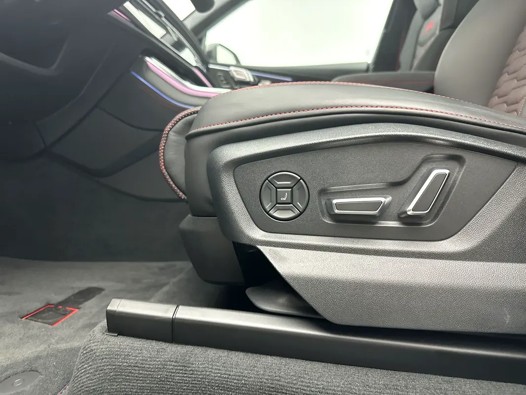 AUDI RS Q8 Carbon Black Edition 2025 - photo 12 - Import Émirats | International Cars