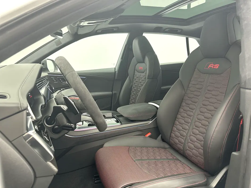 AUDI RS Q8 Carbon Black Edition 2025 - photo 6 - Import Émirats | International Cars