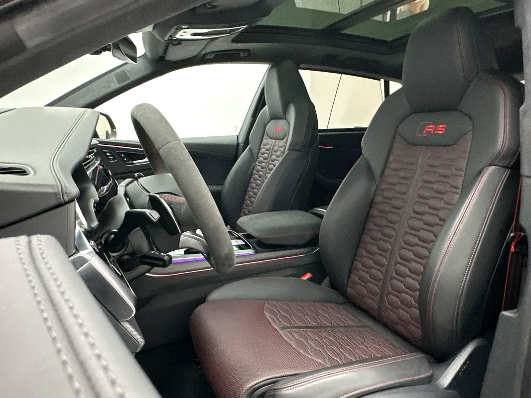 AUDI RS Q8 Carbon Black Edition 2025 - photo 11 - Import Émirats | International Cars
