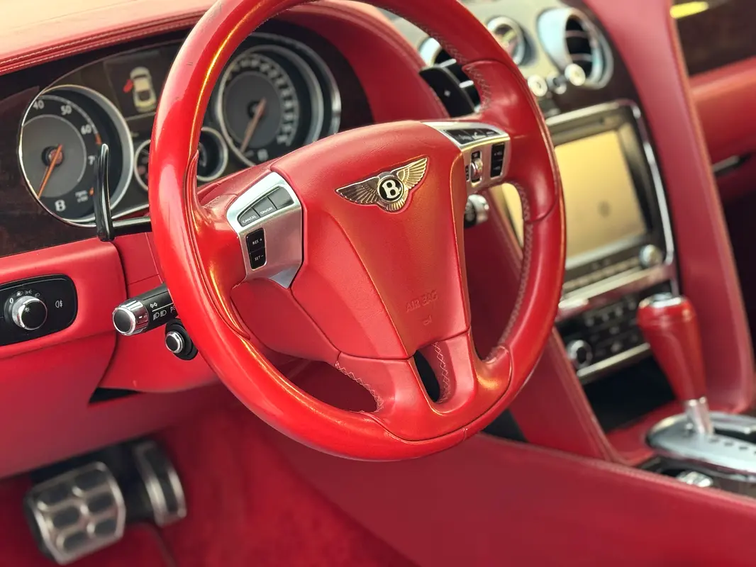 BENTLEY Bentayga Century Edition 2013 - photo 8 - Import Émirats | International Cars