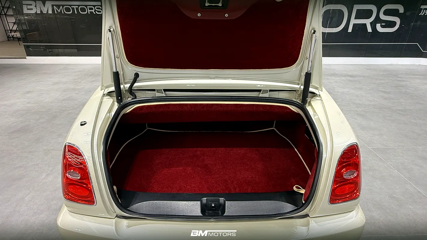 BENTLEY Azure Millionaire Edition 2007 - photo 10 - Import Émirats | International Cars