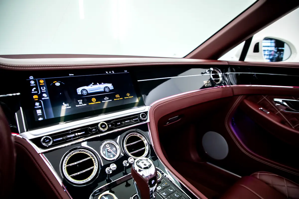 BENTLEY Continental GTC Mulliner 2020 - photo 11 - Import Émirats | International Cars