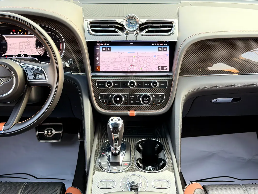 BENTLEY Bentayga W12 Speed 2021 - photo 11 - Import Émirats | International Cars