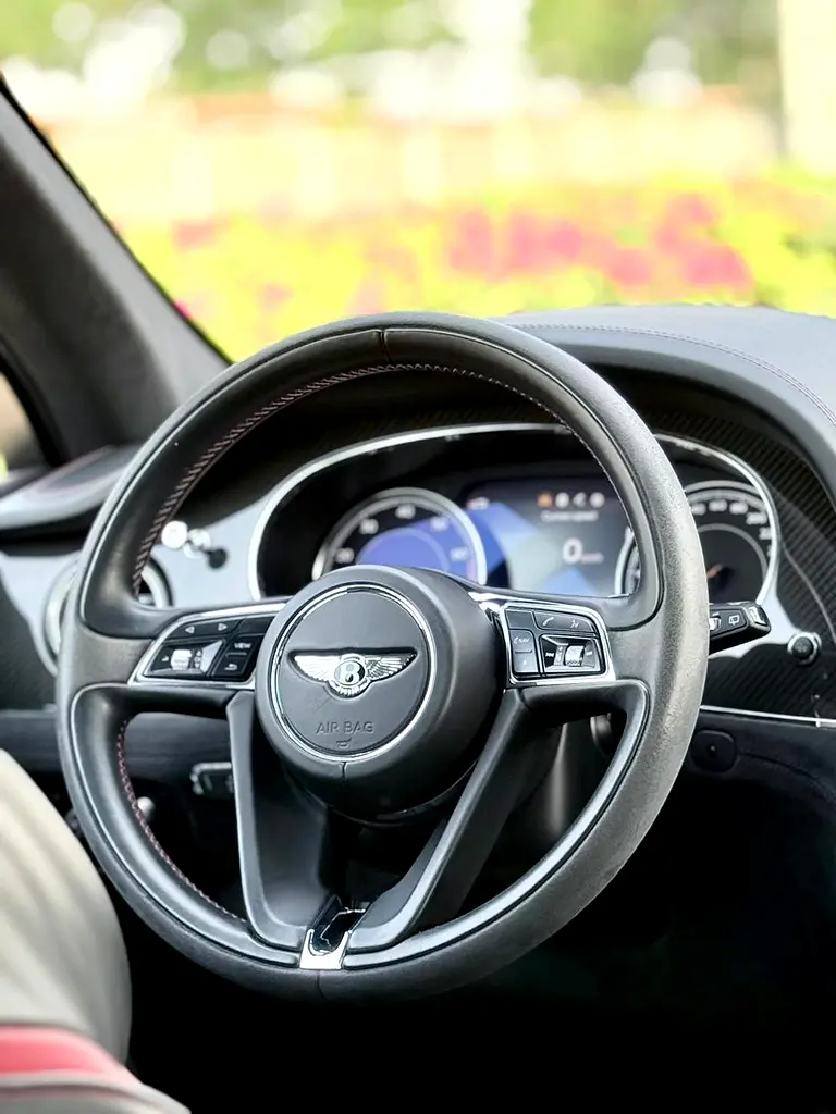 BENTLEY Bentayga W12 Speed 2020 - photo 10 - Import Émirats | International Cars