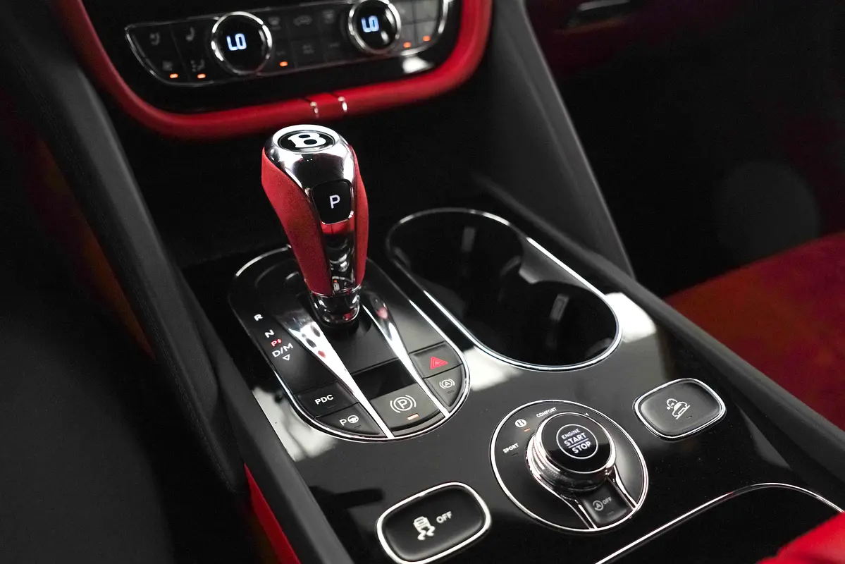 BENTLEY Bentayga S 2022 - photo 10 - Import Émirats | International Cars