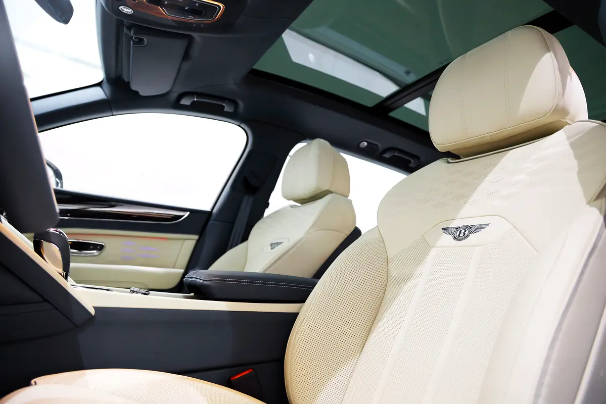 BENTLEY Bentayga EWB Azure 2025 - photo 8 - Import Émirats | International Cars