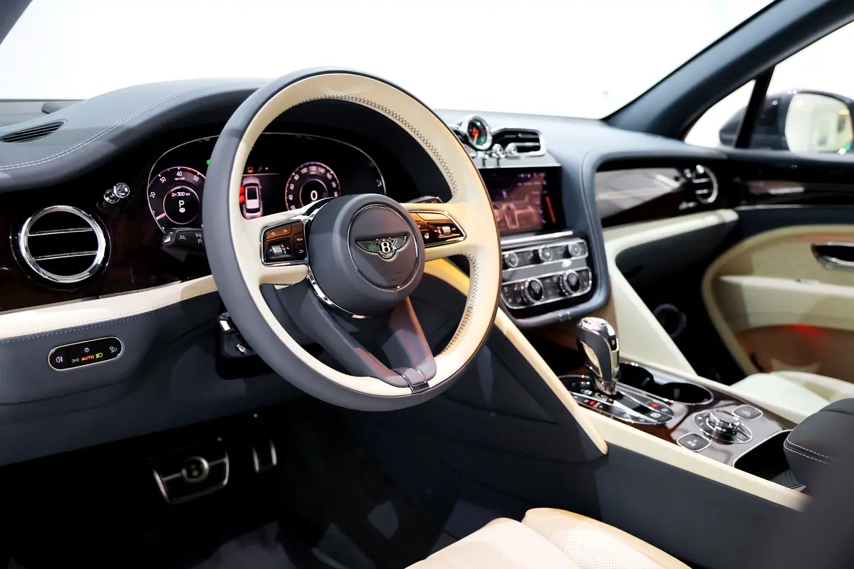 BENTLEY Bentayga EWB Azure 2025 - photo 9 - Import Émirats | International Cars