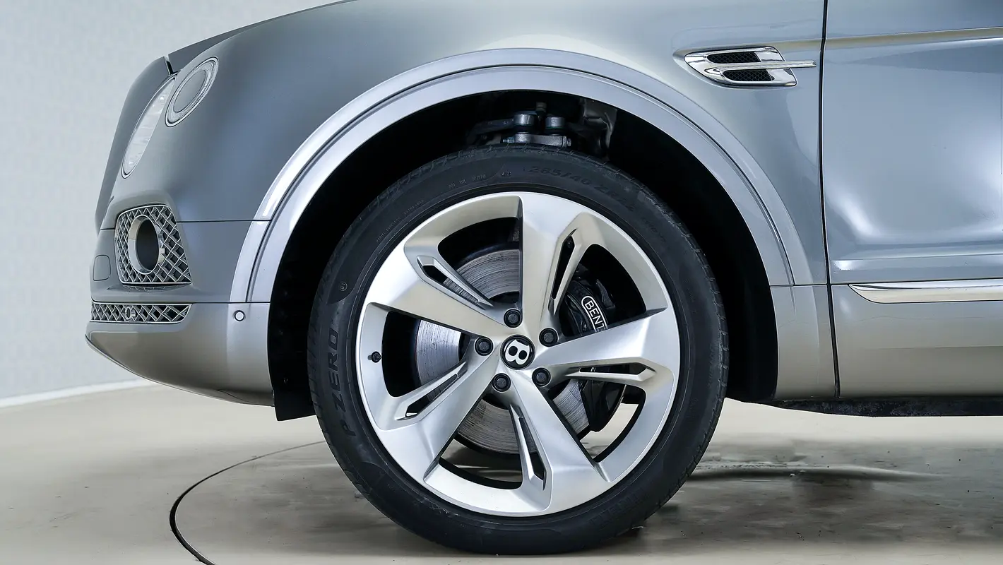 BENTLEY Bentayga W12 AWD 2017 - photo 12 - Import Émirats | International Cars