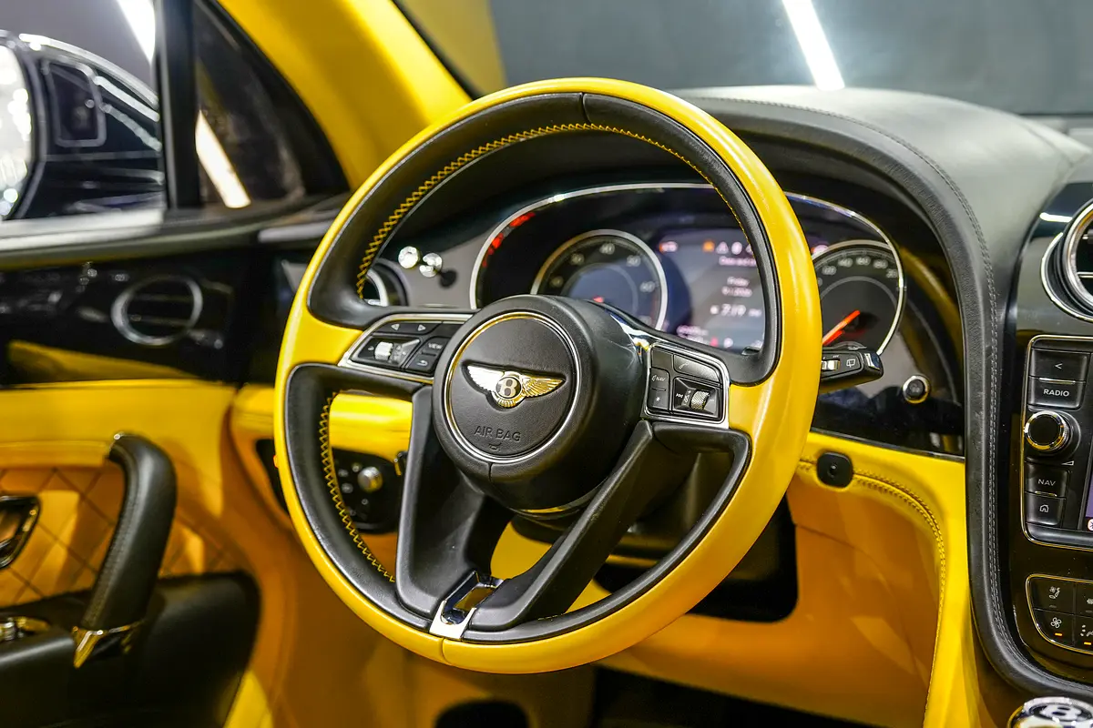 BENTLEY Bentayga W12 Mulliner 2019 - photo 3 - Import Émirats | International Cars