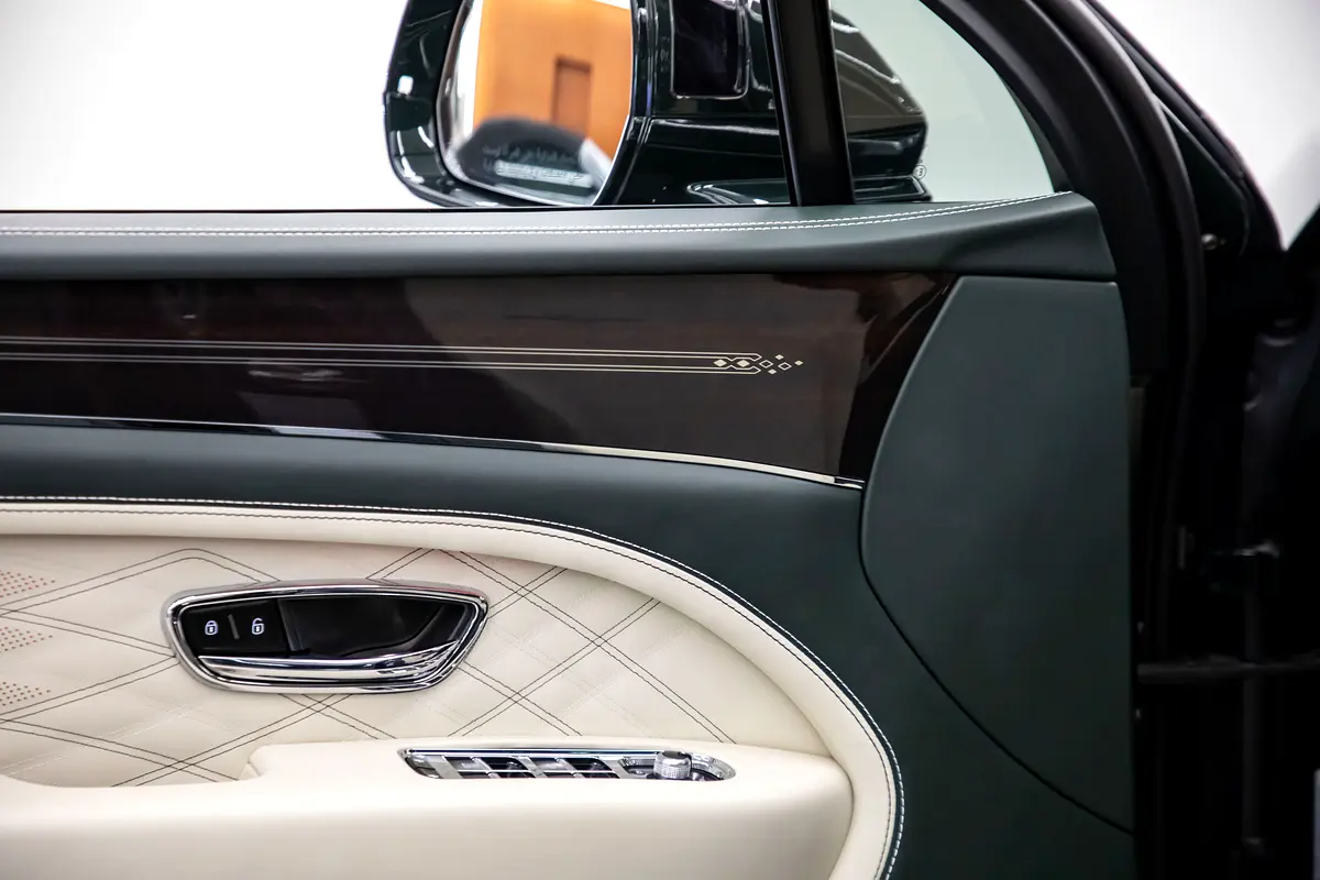 BENTLEY Bentayga First Edition 2023 - photo 12 - Import Émirats | International Cars