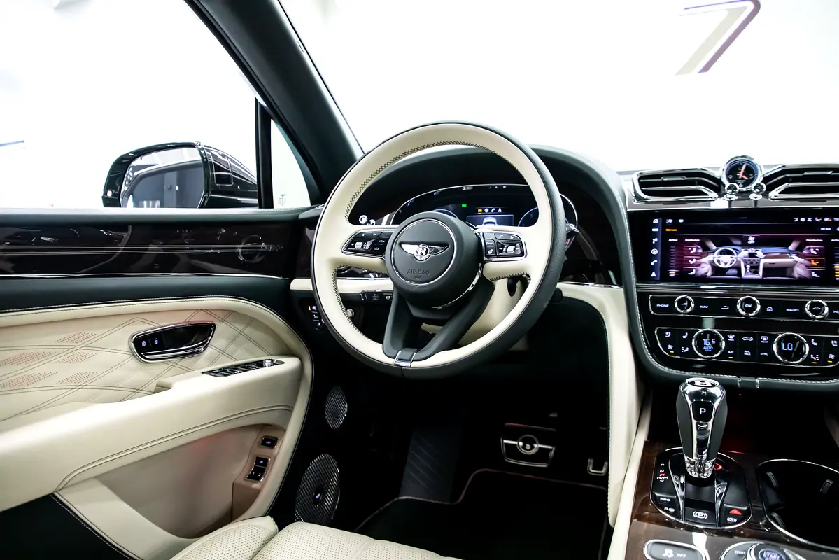 BENTLEY Bentayga First Edition 2023 - photo 8 - Import Émirats | International Cars