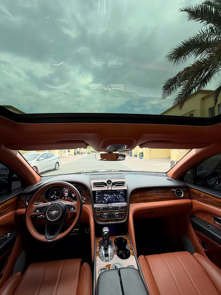 BENTLEY Bentayga Signature 2022 - photo 12 - Import Émirats | International Cars