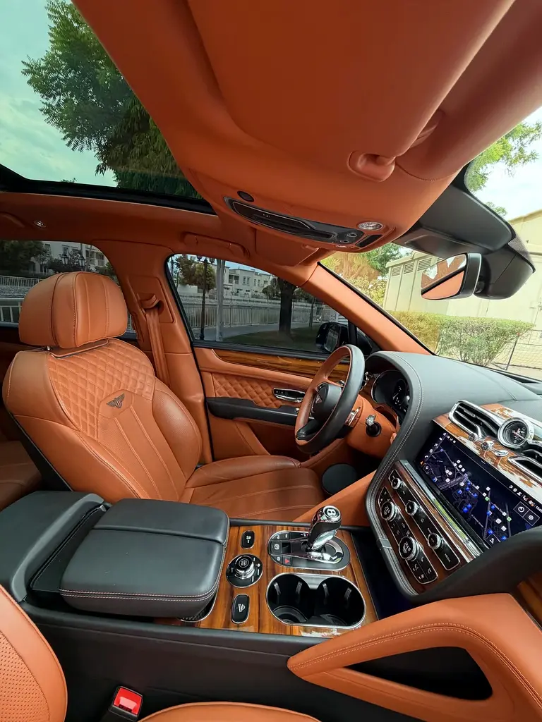 BENTLEY Bentayga Signature 2022 - photo 9 - Import Émirats | International Cars