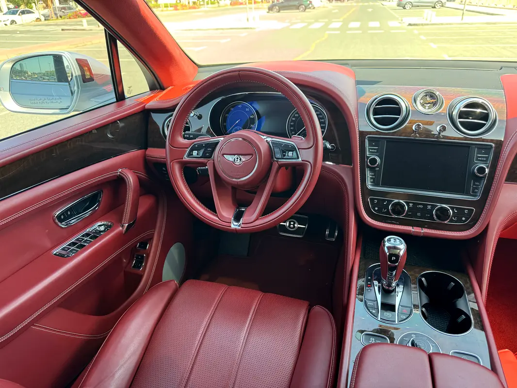 BENTLEY Bentayga Standard 2018 - photo 10 - Import Émirats | International Cars