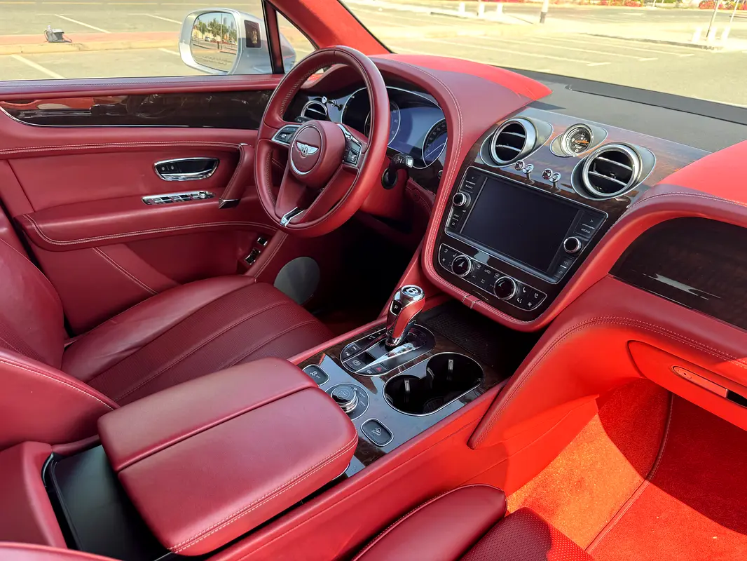 BENTLEY Bentayga Standard 2018 - photo 11 - Import Émirats | International Cars