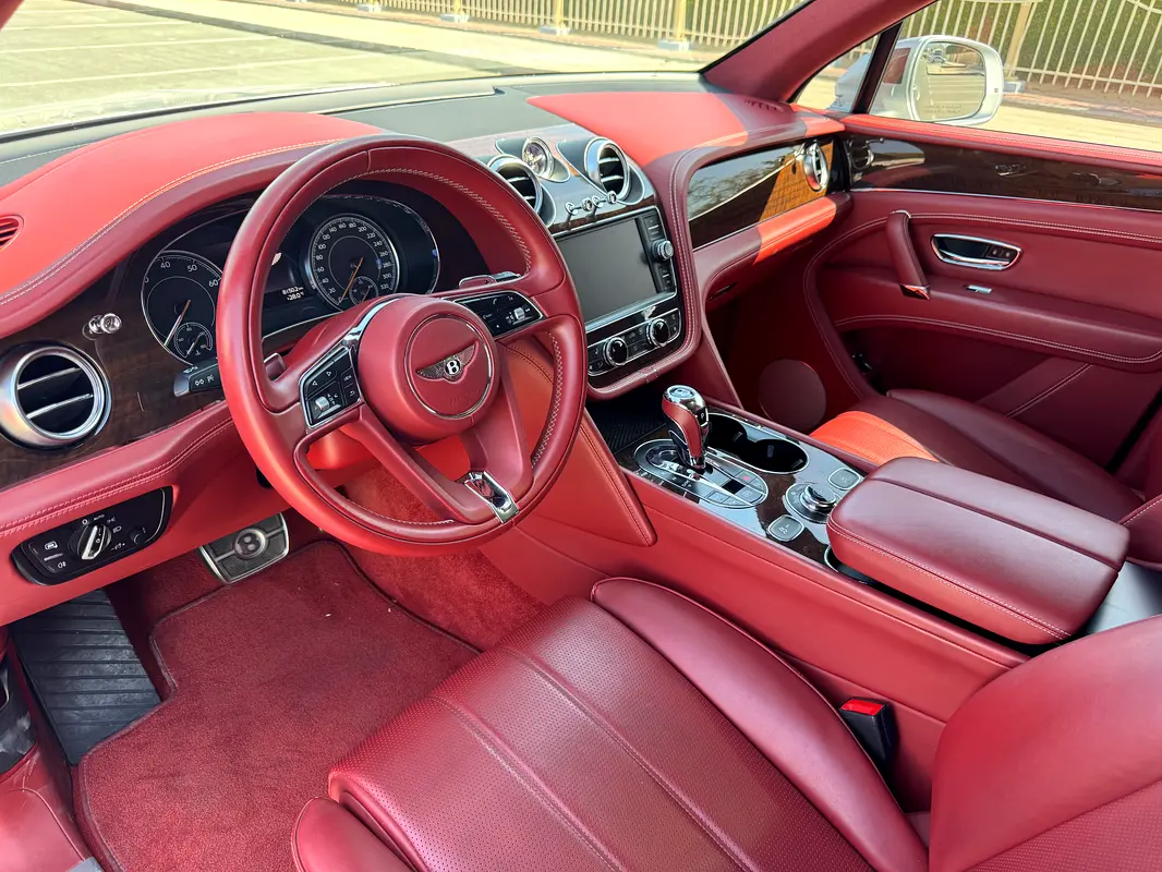BENTLEY Bentayga Standard 2018 - photo 9 - Import Émirats | International Cars