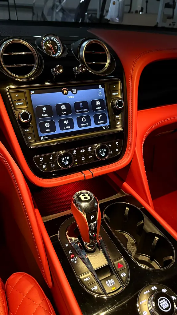 BENTLEY Bentayga Signature 2018 - photo 11 - Import Émirats | International Cars