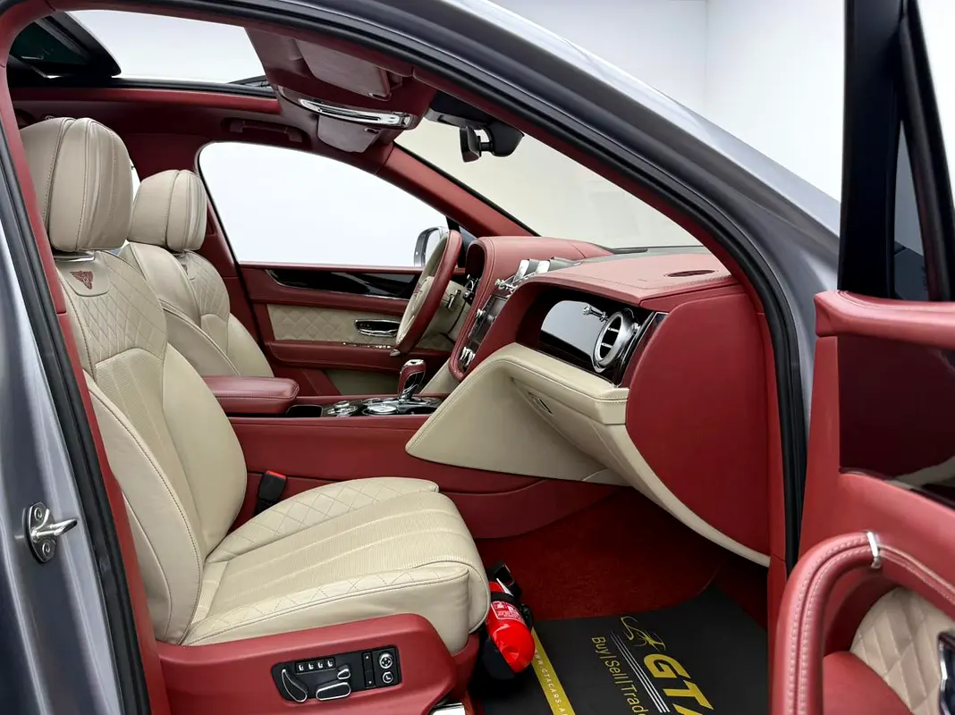 BENTLEY Bentayga First Edition 2017 - photo 9 - Import Émirats | International Cars