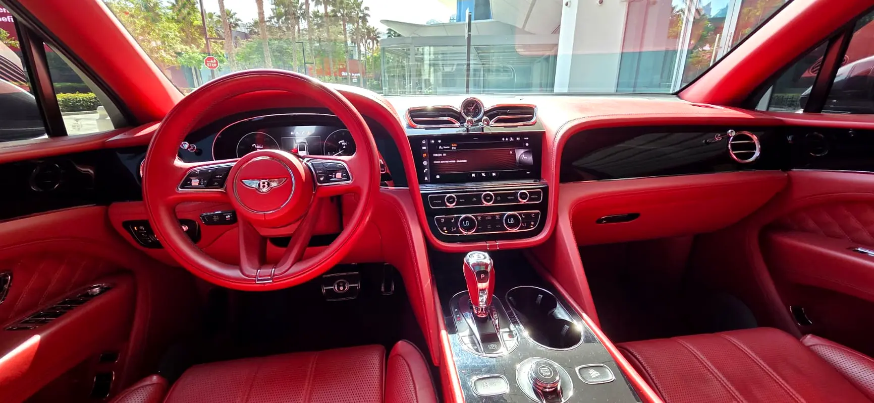 BENTLEY Bentayga Standard 2022 - photo 10 - Import Émirats | International Cars