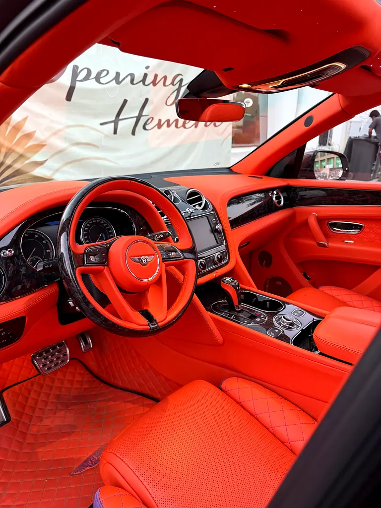 BENTLEY Bentayga W12 Mulliner 2017 - photo 10 - Import Émirats | International Cars