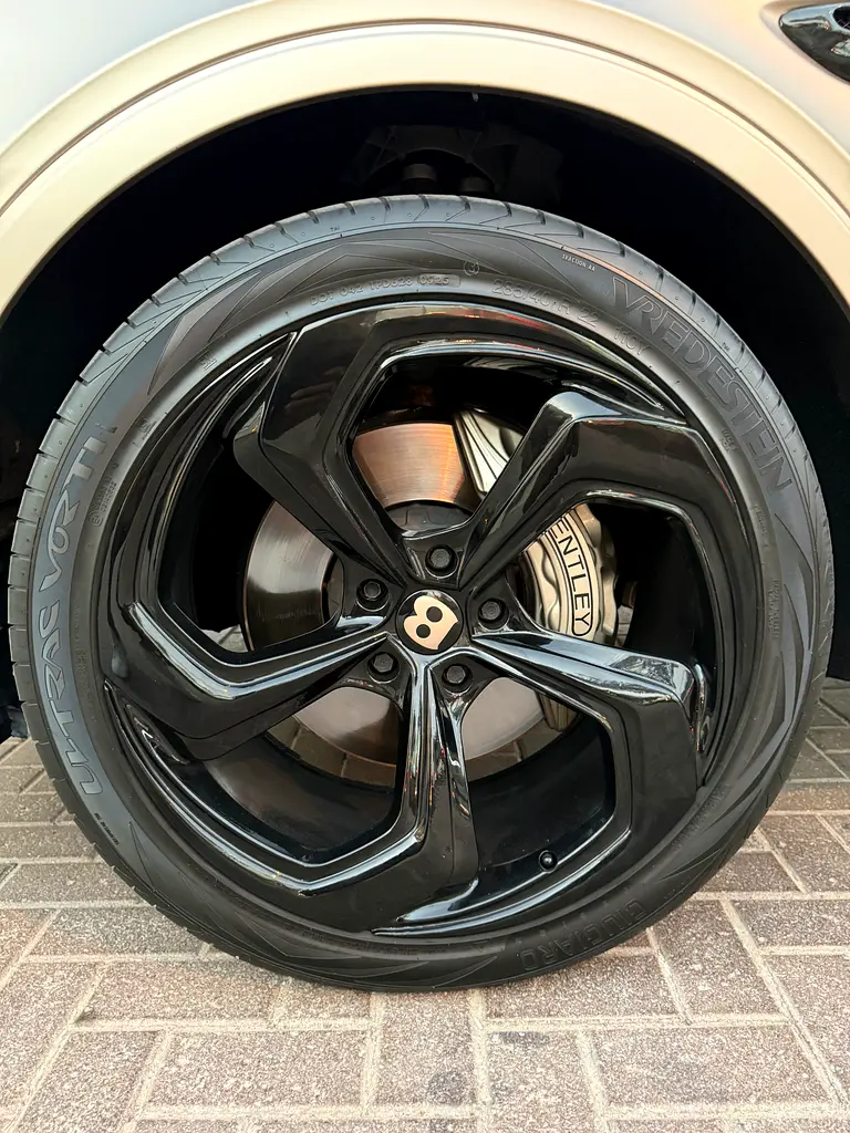 BENTLEY Bentayga W12 Mulliner 2017 - photo 11 - Import Émirats | International Cars