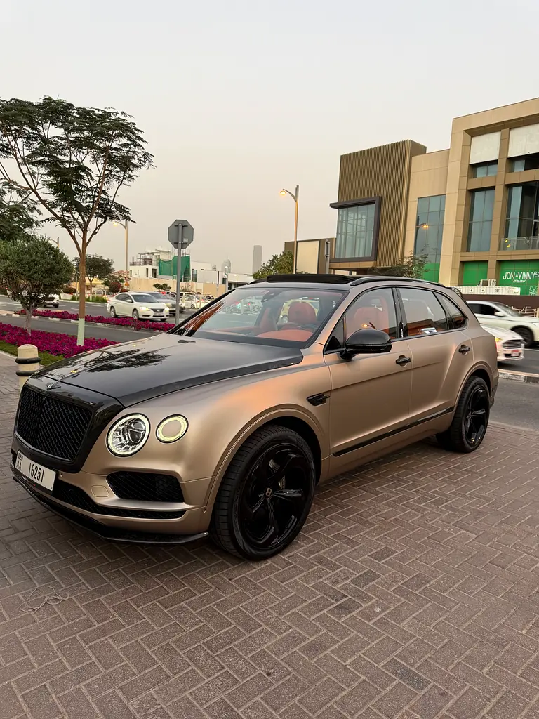 BENTLEY Bentayga W12 Mulliner 2017 - photo 2 - Import Émirats | International Cars