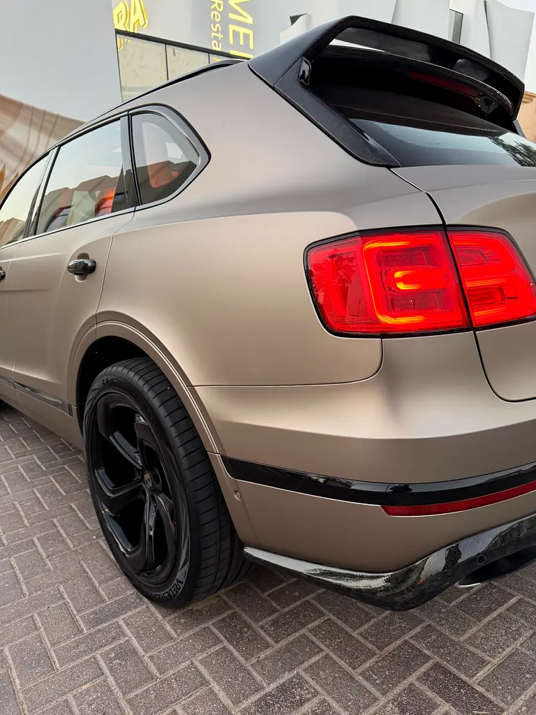 BENTLEY Bentayga W12 Mulliner 2017 - photo 4 - Import Émirats | International Cars