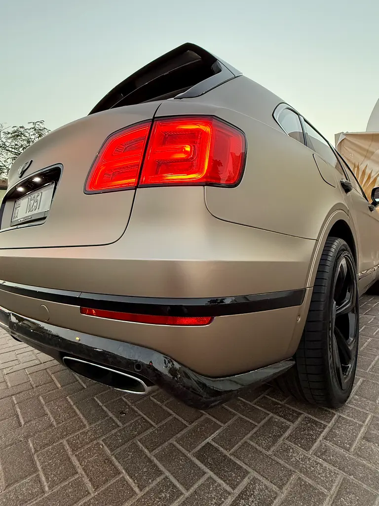 BENTLEY Bentayga W12 Mulliner 2017 - photo 7 - Import Émirats | International Cars