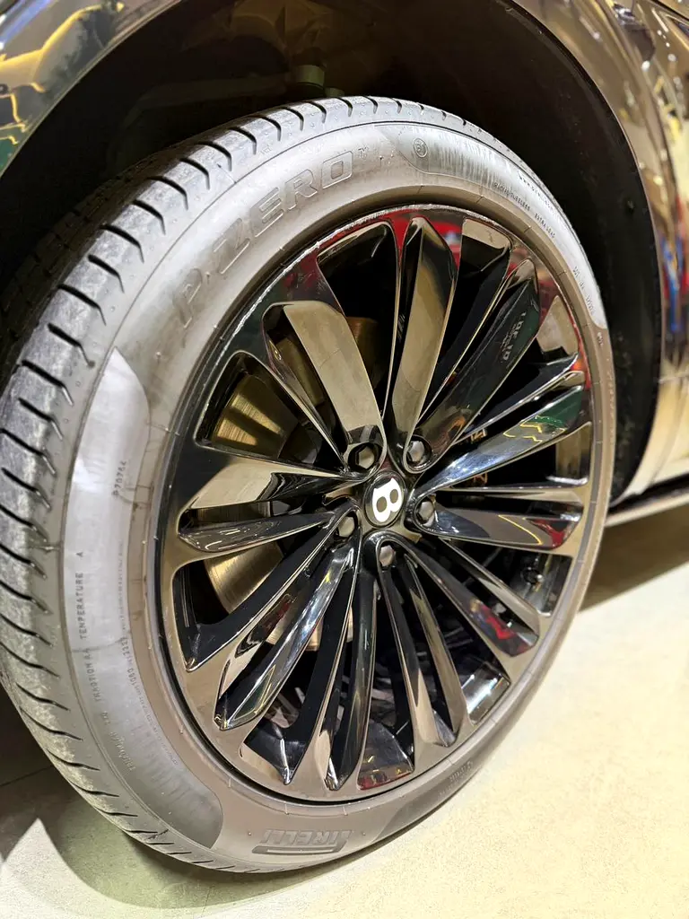 BENTLEY Bentayga W12 Speed 2021 - photo 8 - Import Émirats | International Cars