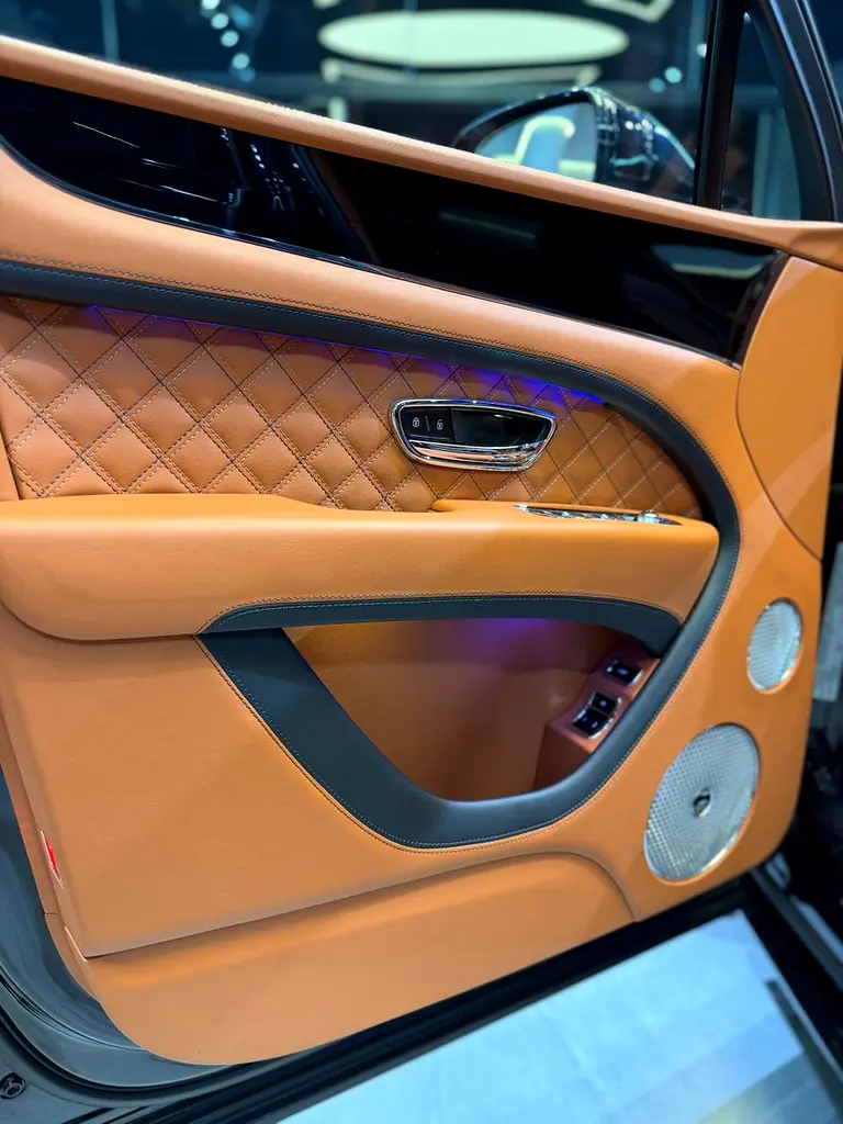 BENTLEY Bentayga W12 Speed 2021 - photo 9 - Import Émirats | International Cars