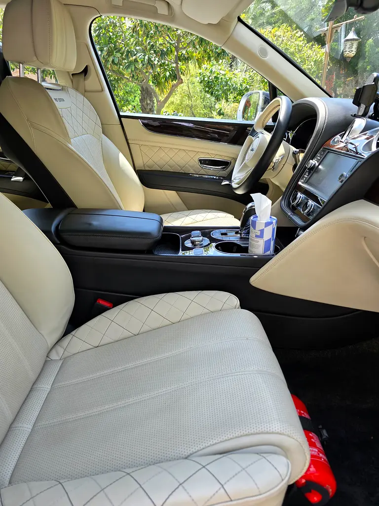 BENTLEY Bentayga First Edition 2017 - photo 10 - Import Émirats | International Cars