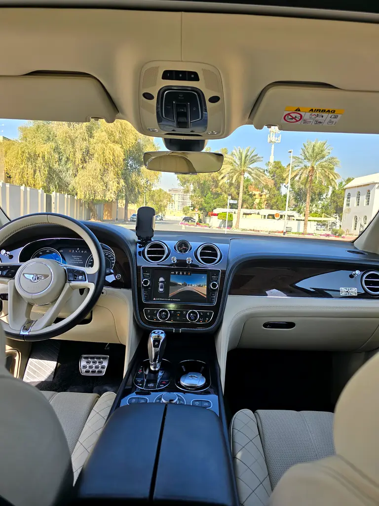 BENTLEY Bentayga First Edition 2017 - photo 11 - Import Émirats | International Cars