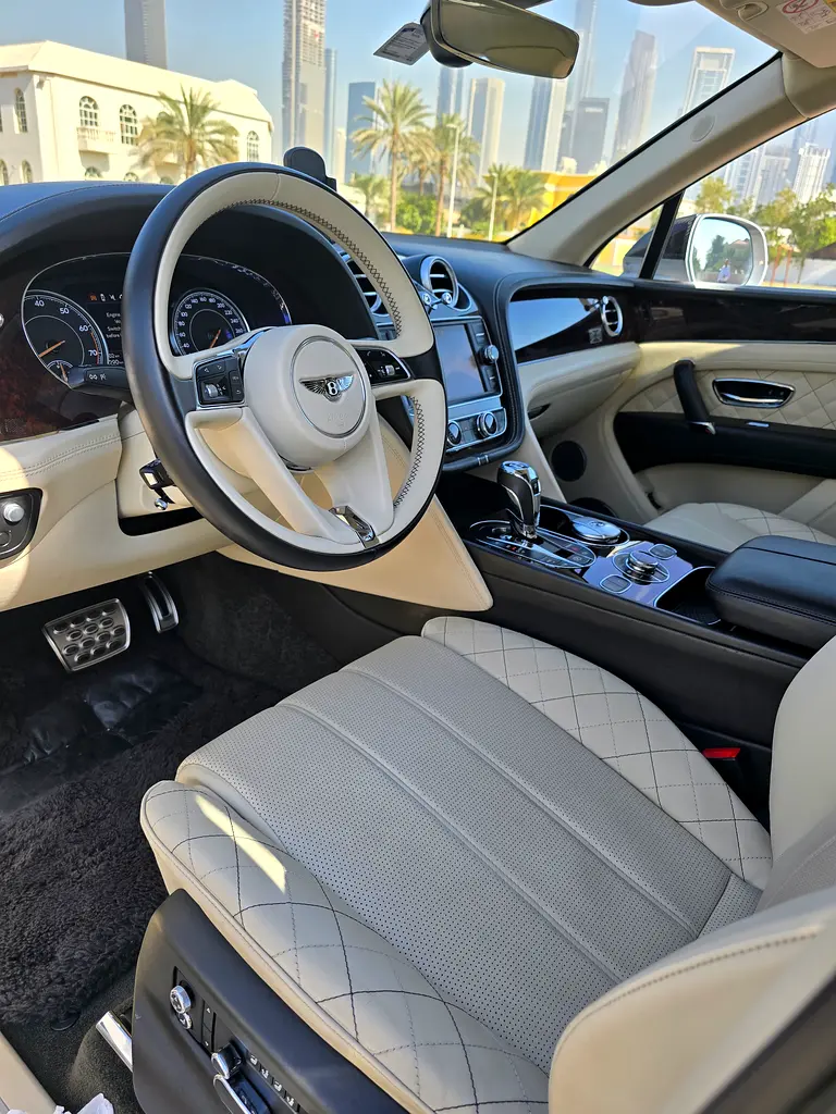 BENTLEY Bentayga First Edition 2017 - photo 12 - Import Émirats | International Cars