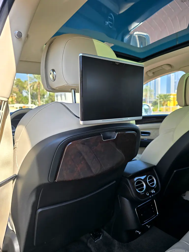 BENTLEY Bentayga First Edition 2017 - photo 9 - Import Émirats | International Cars