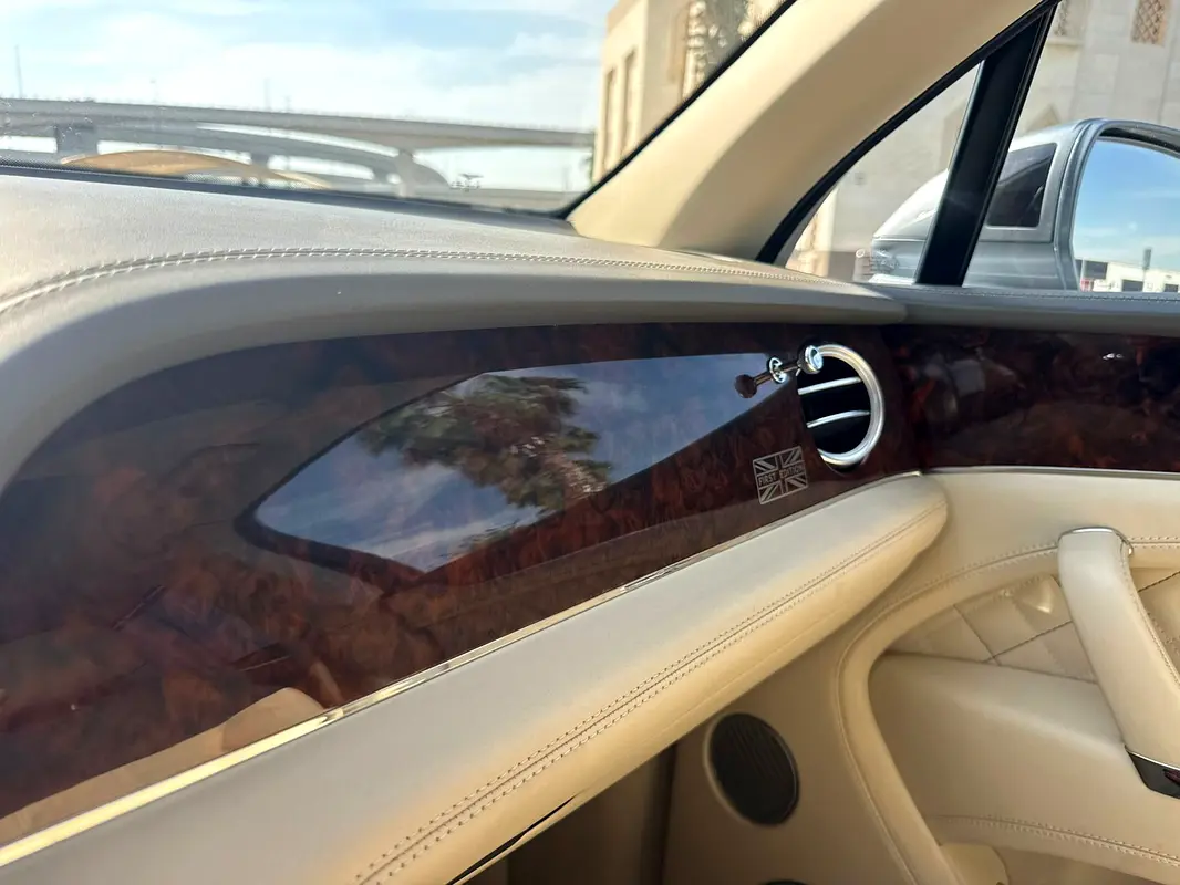BENTLEY Bentayga First Edition 2017 - photo 10 - Import Émirats | International Cars