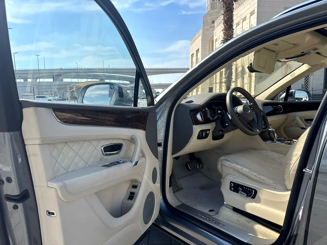 BENTLEY Bentayga First Edition 2017 - photo 12 - Import Émirats | International Cars