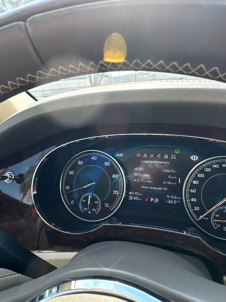 BENTLEY Bentayga First Edition 2017 - photo 6 - Import Émirats | International Cars