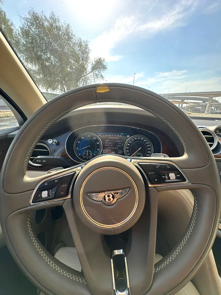 BENTLEY Bentayga First Edition 2017 - photo 8 - Import Émirats | International Cars