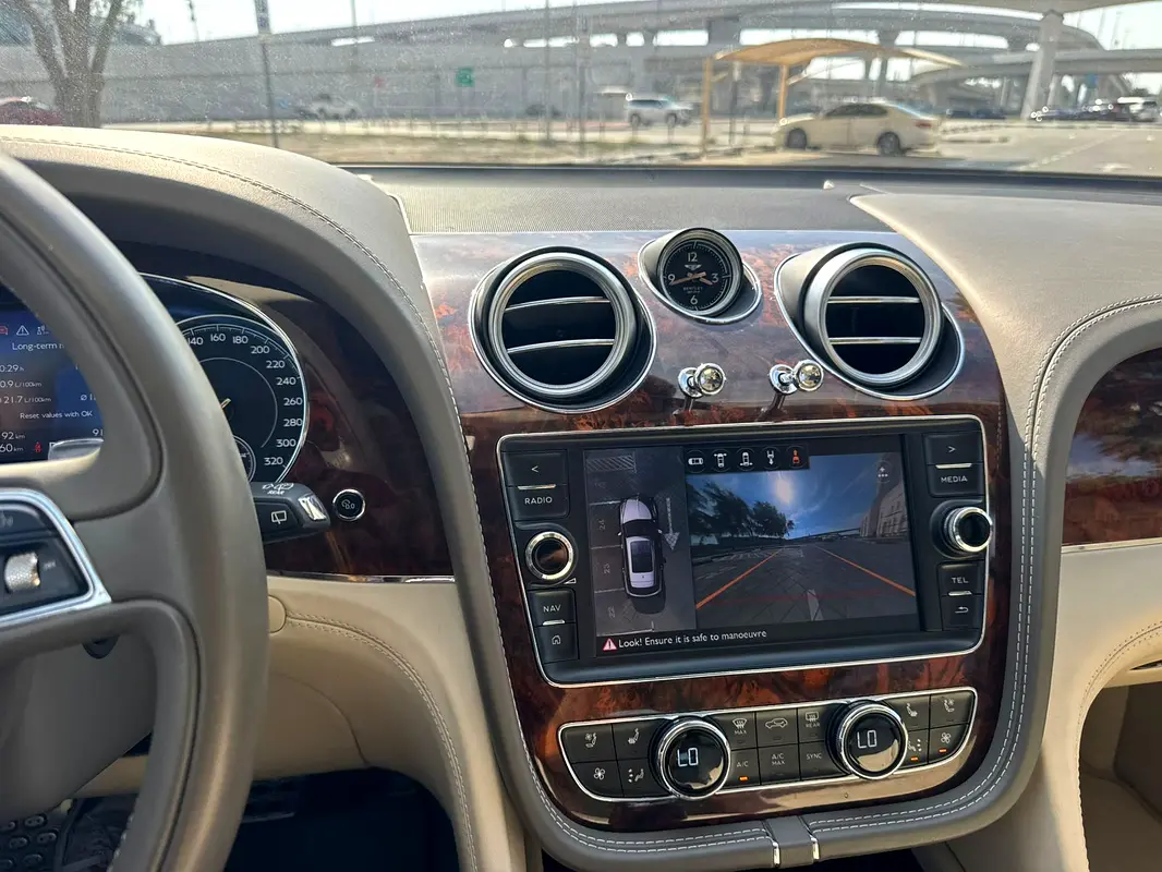 BENTLEY Bentayga First Edition 2017 - photo 9 - Import Émirats | International Cars