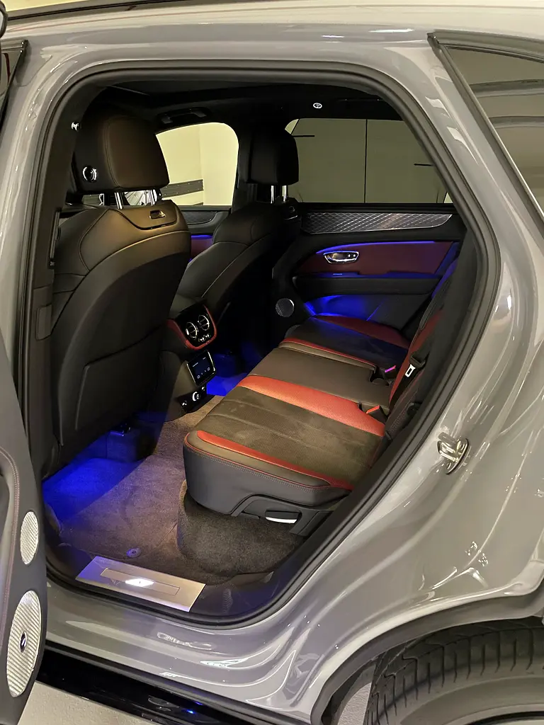 BENTLEY Bentayga S 2023 - photo 10 - Import Émirats | International Cars