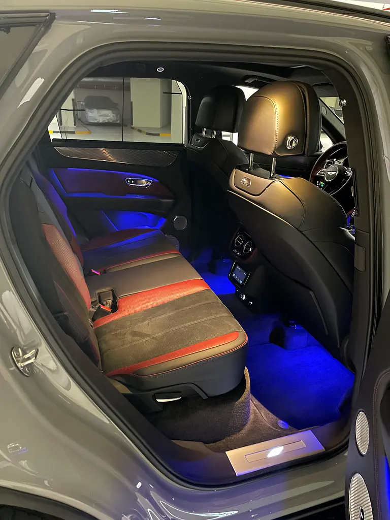 BENTLEY Bentayga S 2023 - photo 8 - Import Émirats | International Cars