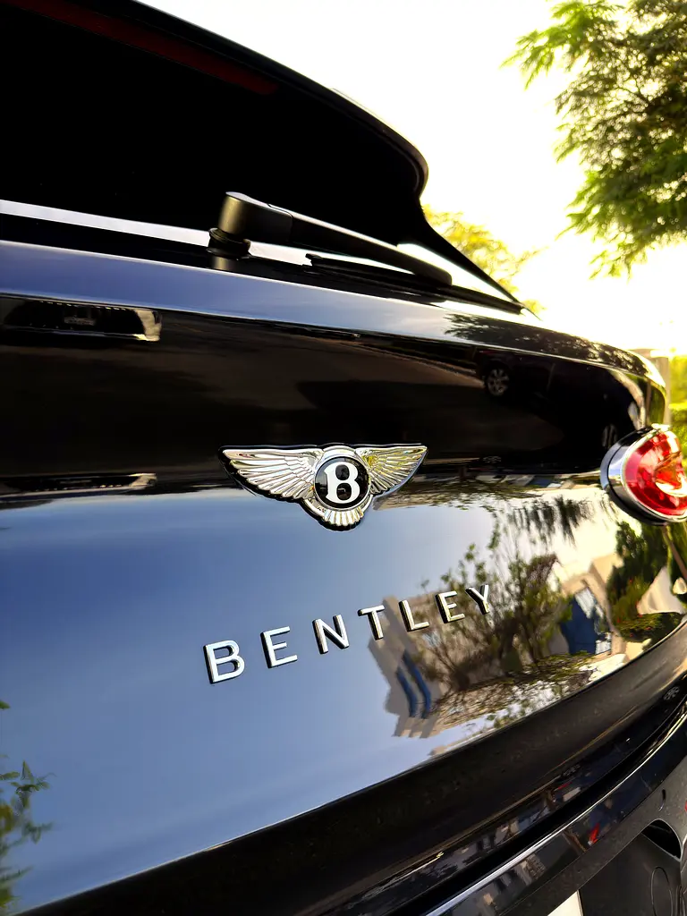 BENTLEY Bentayga EWB V8 2024 - photo 6 - Import Émirats | International Cars