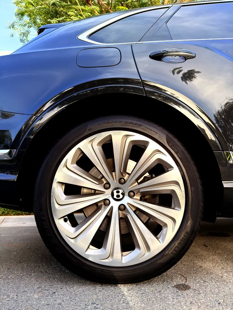 BENTLEY Bentayga EWB V8 2024 - photo 7 - Import Émirats | International Cars