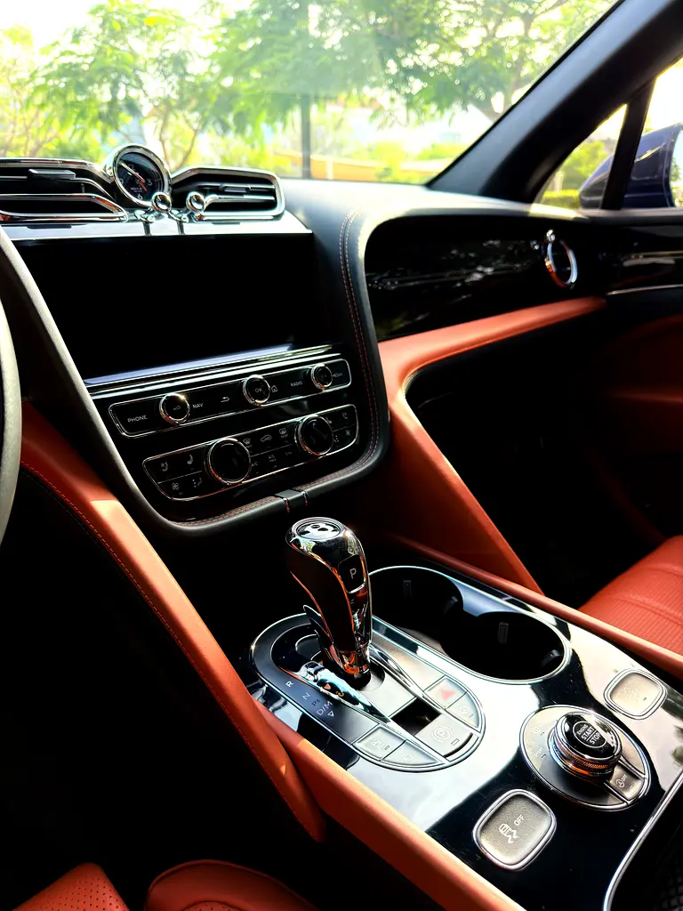 BENTLEY Bentayga EWB V8 2024 - photo 8 - Import Émirats | International Cars