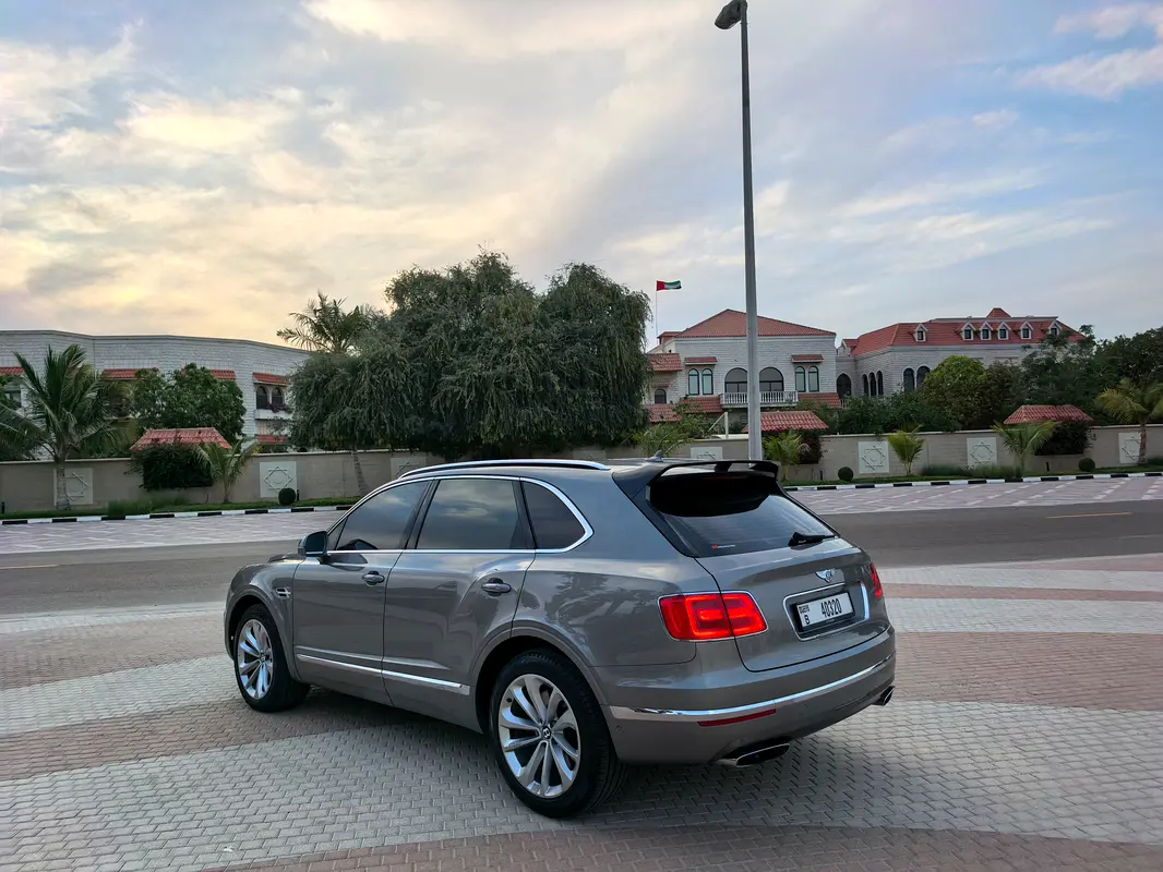 BENTLEY Bentayga Special Edition 2017 - photo 11 - Import Émirats | International Cars